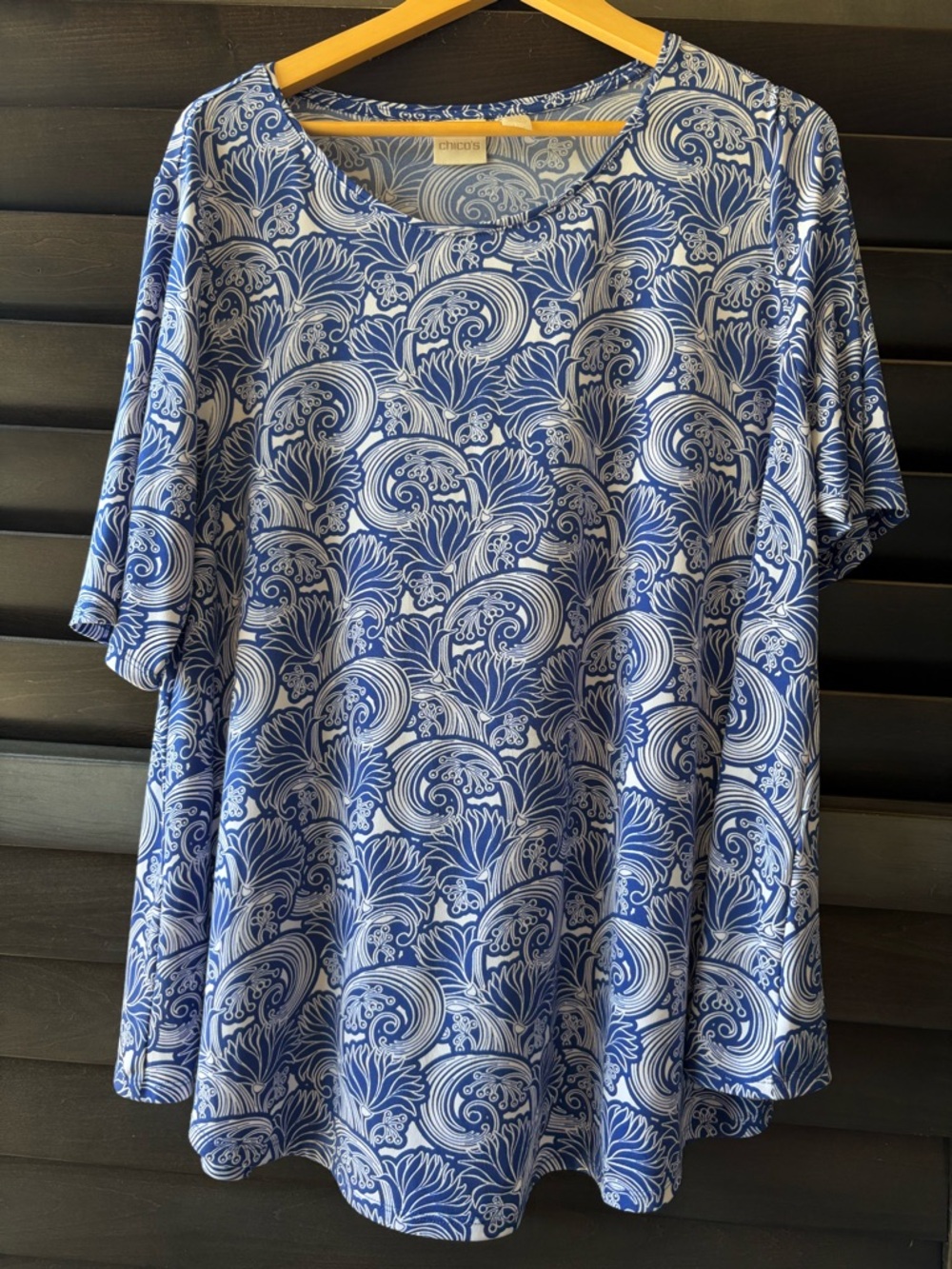 Chico's Size 3 (XL) Blue White Floral Short Sleeve Top Stretchy